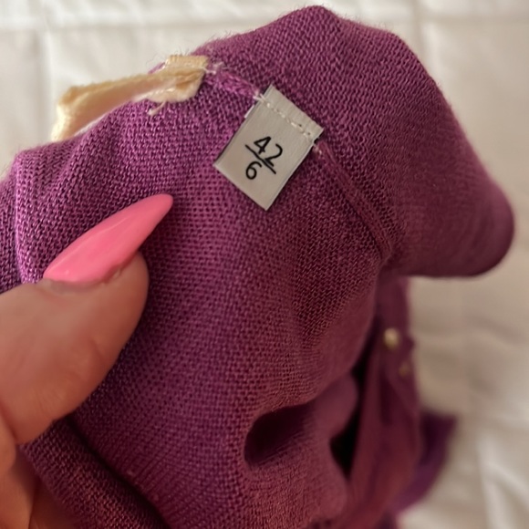 Valentino Fuscia Cashmere sleeveless sweater top with pearl buttons Size 42/6 - Picture 4 of 8